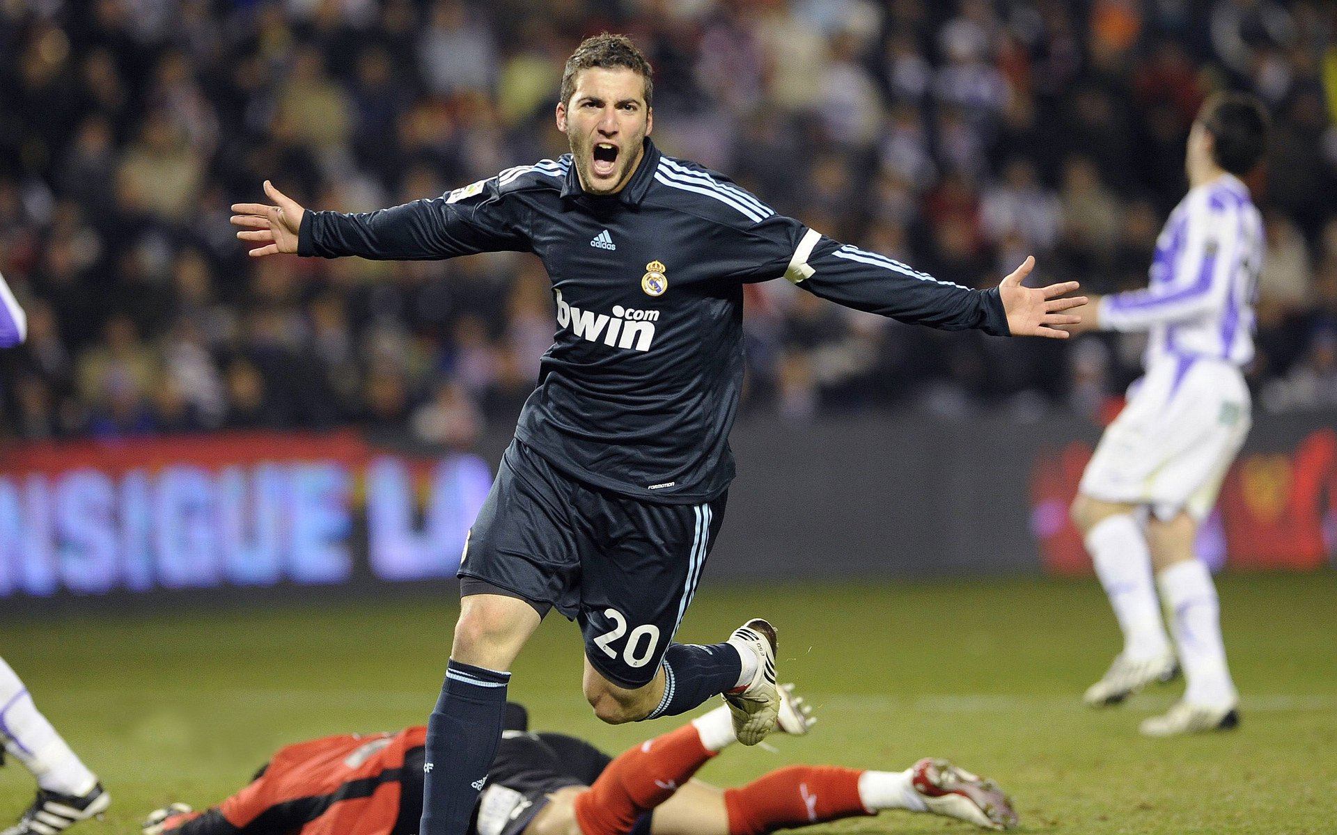 “伊万·戈梅斯：从防守专家到进攻新星，推动美洲狮队新一轮崛起”