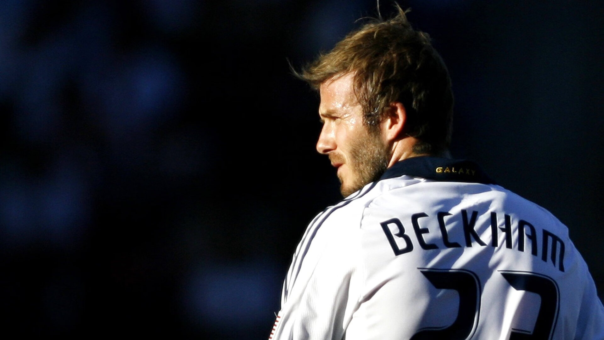 欧洲杯激情再临：攻防精彩不断，令人心潮澎湃！